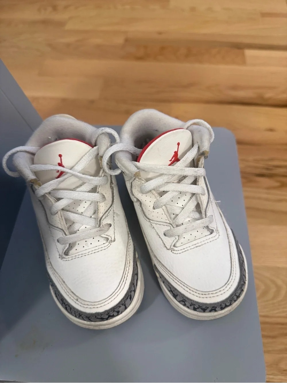 Nike Kids White and Red Jumpman Low-Top Sneakers